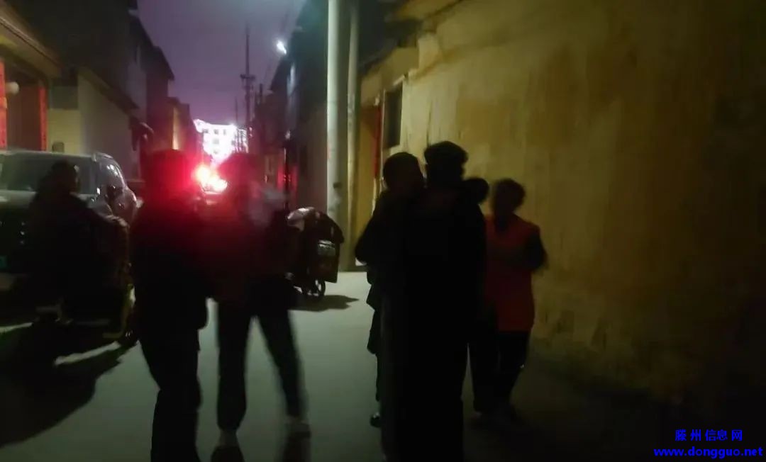 滕州：好人多，TA们帮言语不清的老人找到家...