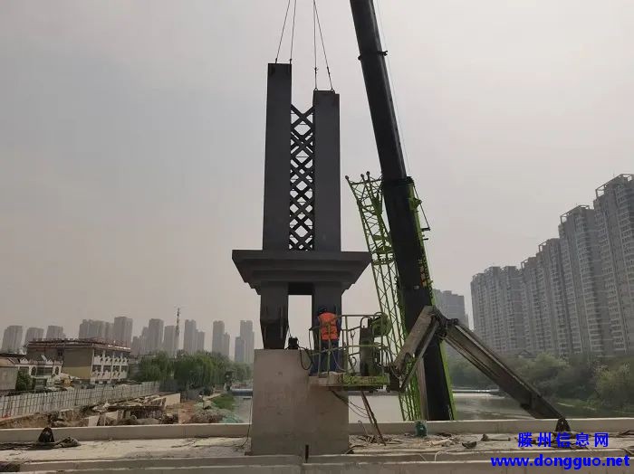 滕州新兴路跨荆河桥梁工程上部结构安装全面启动