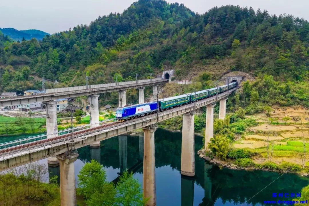 铁路五一假期运输今日启动，预计发送旅客1.44亿人次